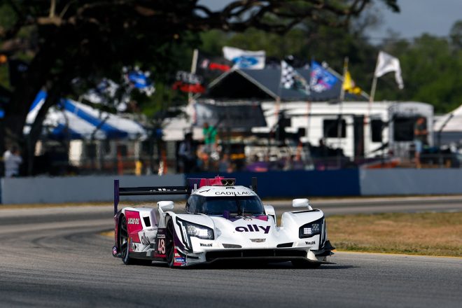 ジミー・ジョンソン／シモン・パジェノー／小林可夢偉がドライブするアリー・キャデラック・レーシングの48号車キャデラックDPi-V.R