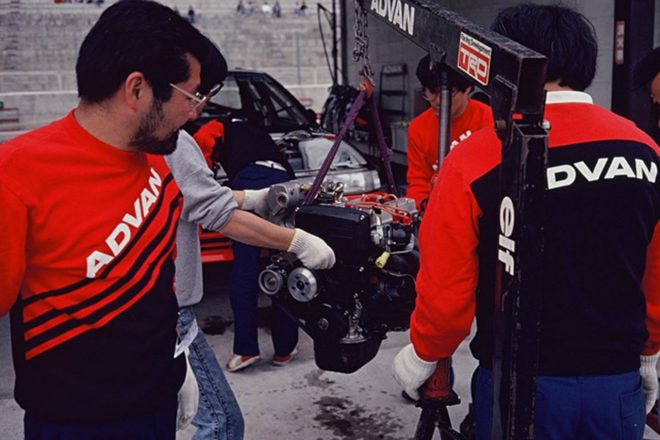 4A-Gエンジンの外観はいたってノーマルで、オイルパンも鉄板を溶接して構成されていた