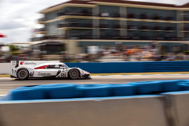 オリバー・ジャービス／ハリー・ティンクネル／ジョナサン・ボマリート組55号車マツダRT24-P