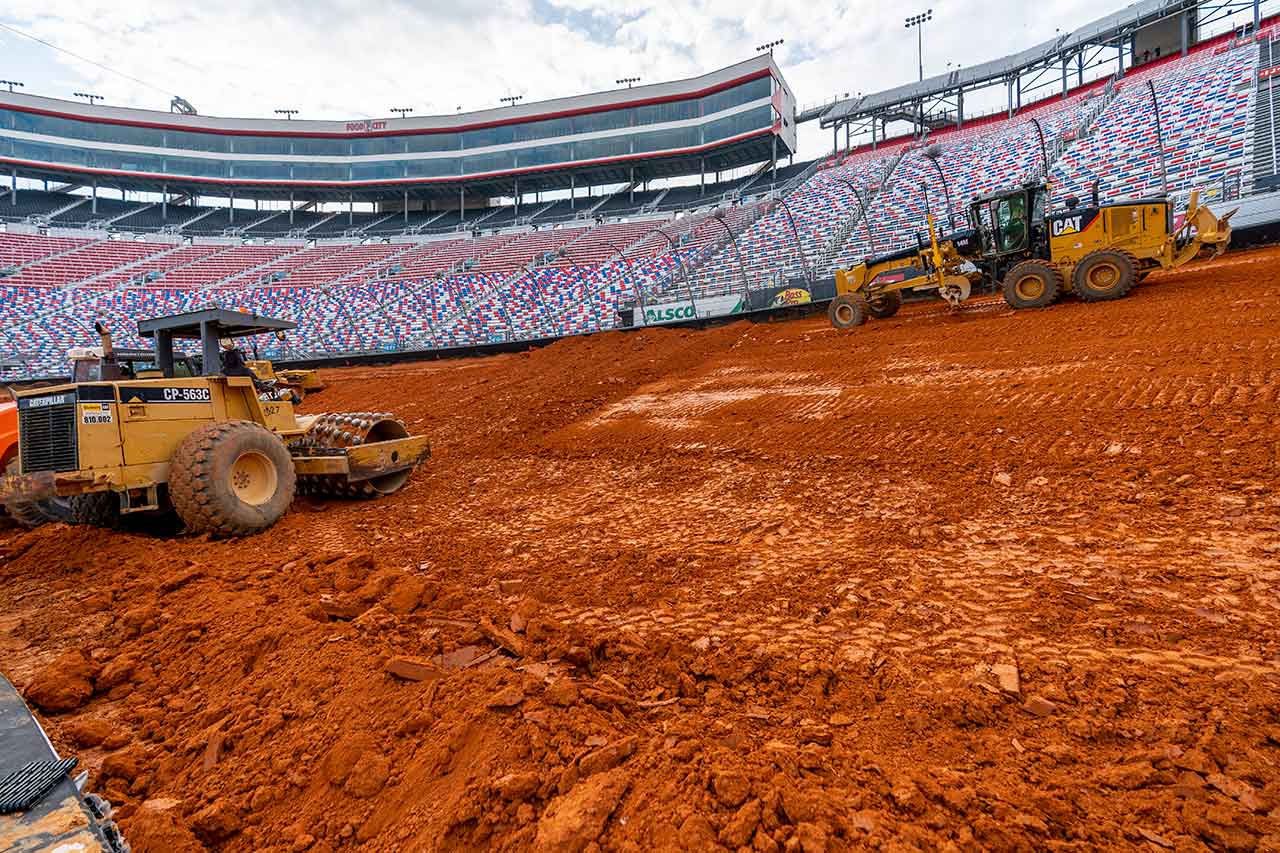 持ち込まれた土の合計はトラック2000台分だという