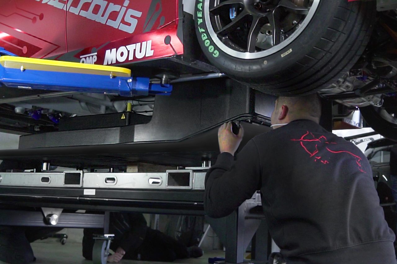 シリーズへのシステム供給を担うWilliams Advanced Engineering（ウィリアムス・アドバンスド・エンジニアリング／WAE）やMAGELEC（マグエレック）社のエンジニアらとともに、準備が進められた