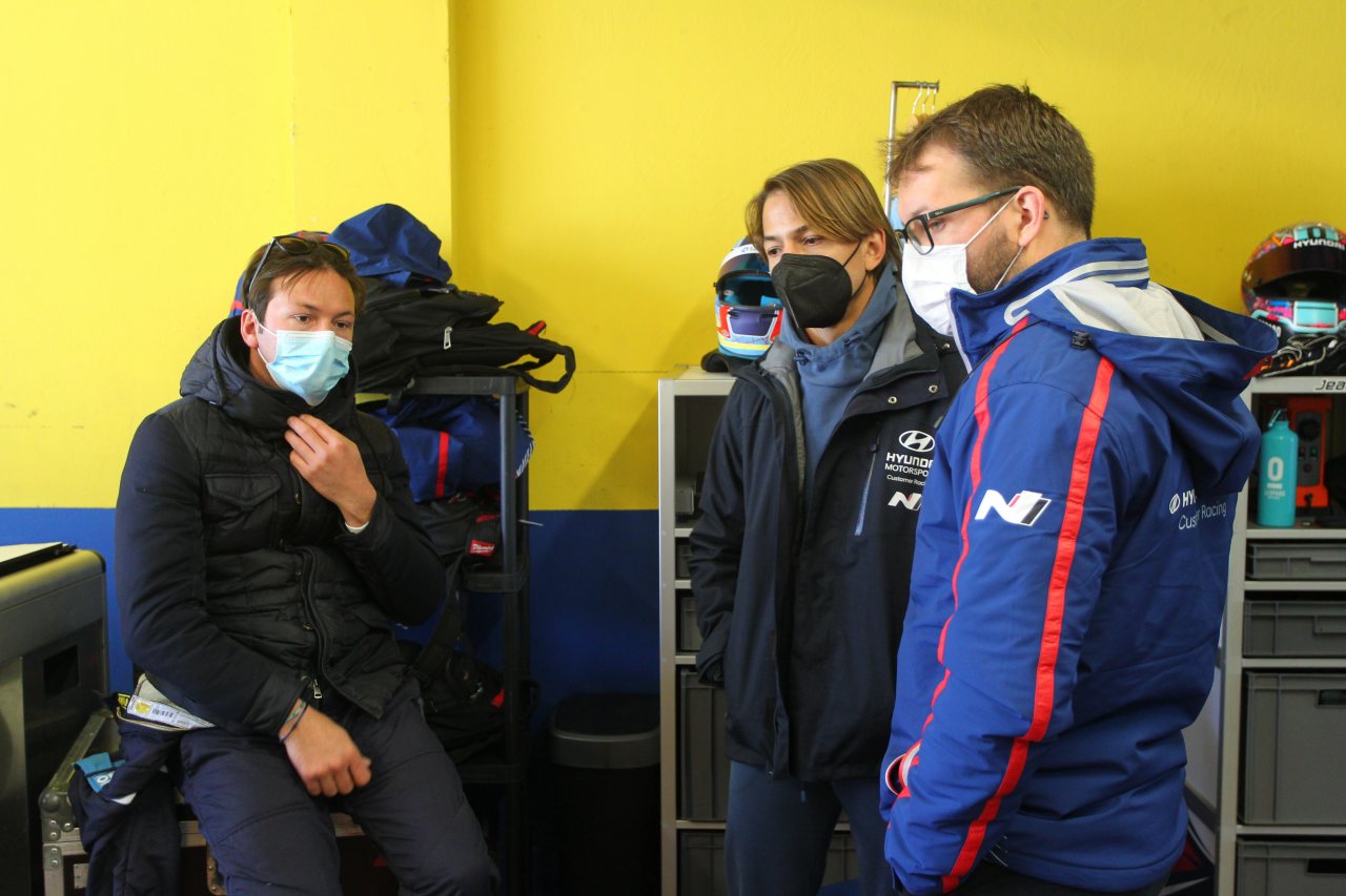 ヒュンダイ・モータースポーツの開発ドライバー、アウグスト・ファーフスとジャン-カール・ベルネイも引き続き参加している