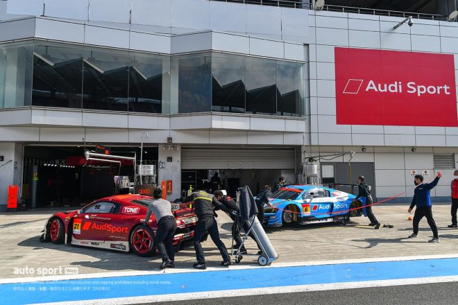 Hitotsuyama Audi R8 LMSとTeam LeMans Audi R8 LMS