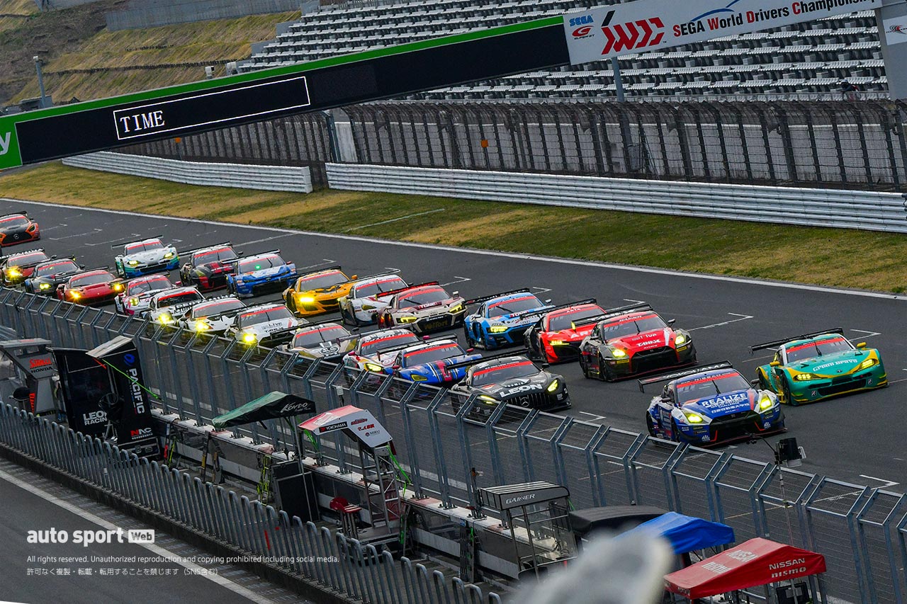 スーパーGT富士公式テストで行われたインディスタイルのスタート練習の様子