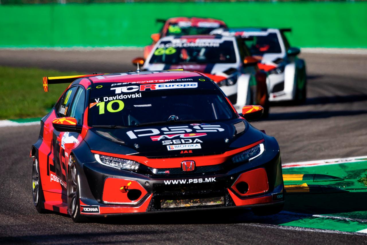 ヴィクトル・ダビドフスキーを軸にFK8型ホンダ・シビック・タイプR TCRで参戦してきたPSS Racing