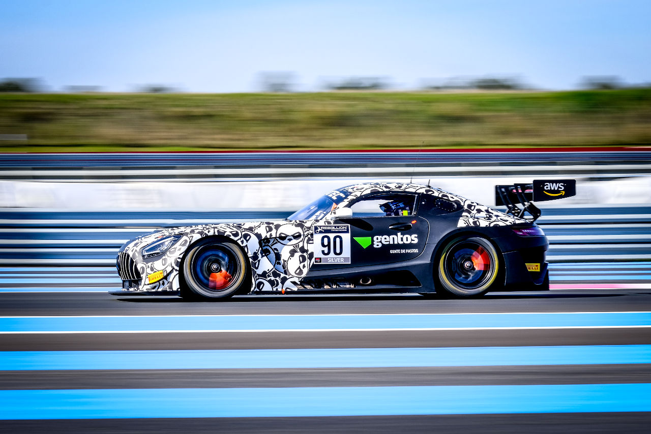 マッドパンダ・モータースポーツの90号車メルセデスAMG GT3