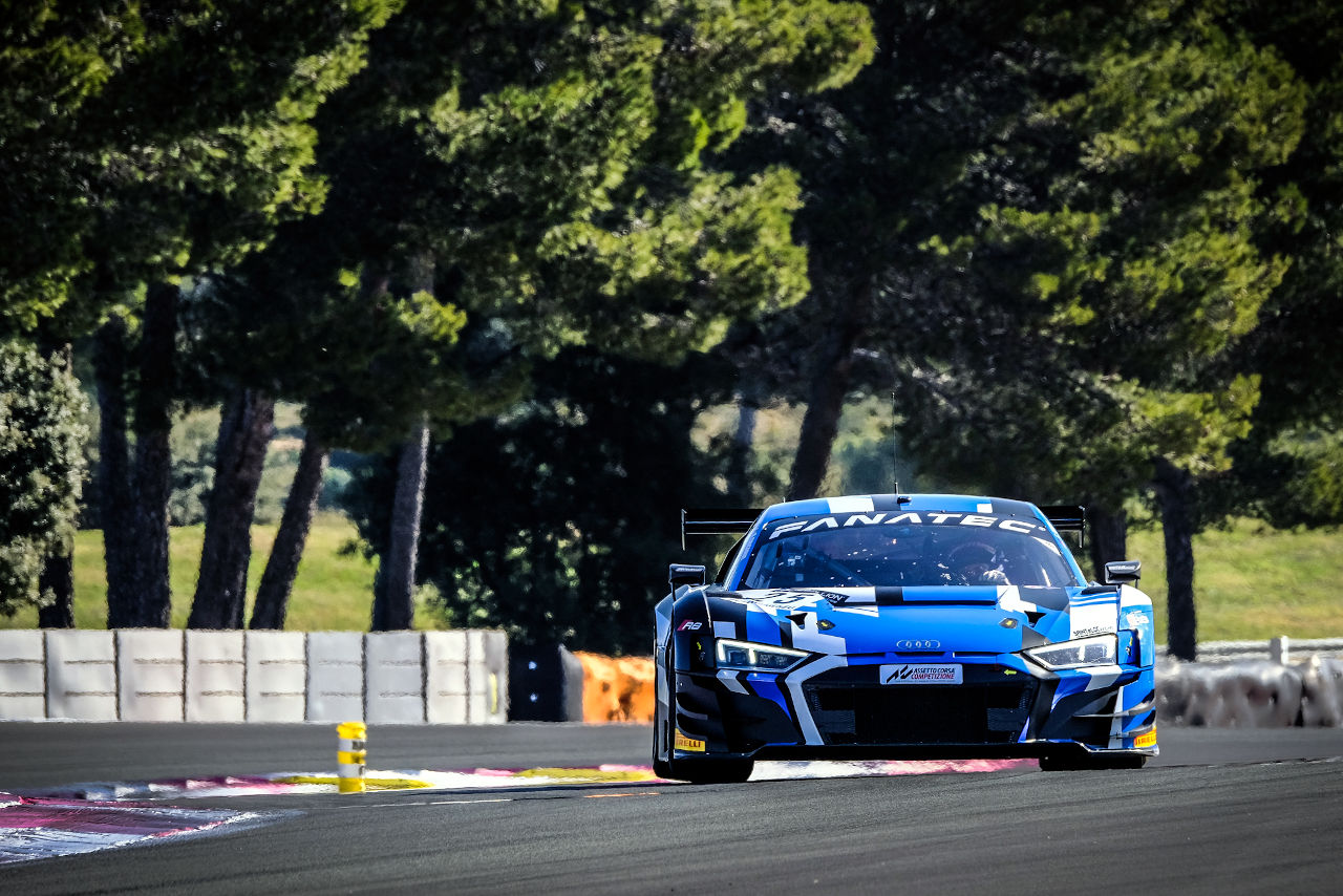 サンテロック・ジュニア・チームの25号車アウディR8 LMS