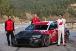 WTCR世界ツーリングカー選手権でレギュラーを務め、新型モデル開発の重責も担うフレデリック・バービッシュ（右）