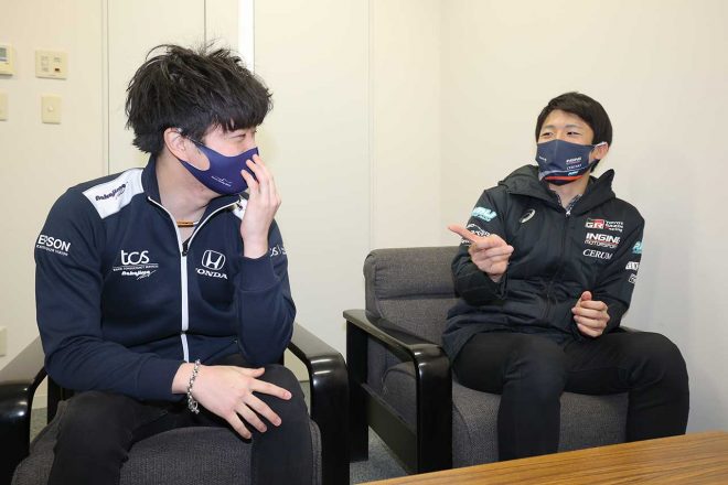 大湯都史樹（TCS NAKAJIMA RACING）／坪井翔（P.MU/CERUMO・INGING）