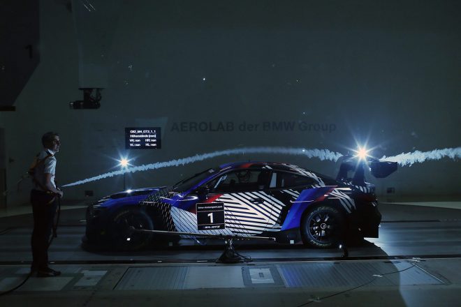 風洞試験を行なうBMW M4 GT3