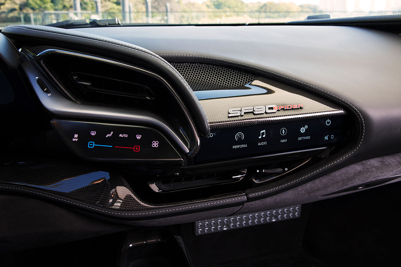 フェラーリSF90スパイダー
