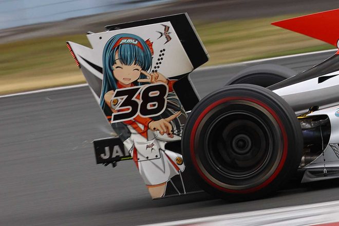 坪井翔（P.MU/CERUMO・INGING）の38号車の右側ウイングステー