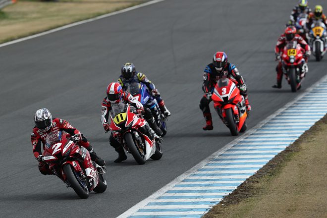 レース序盤のトップ争い／2021年全日本ロード第1戦もてぎ JSB1000 レース1