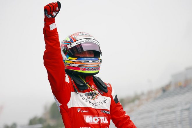 2021スーパーフォーミュラ第1戦富士 優勝を飾り喜ぶ野尻智紀（TEAM MUGEN）