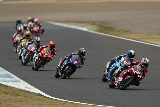 オープニングラップのトップ争い／2021年全日本ロード第1戦もてぎ JSB1000 レース2