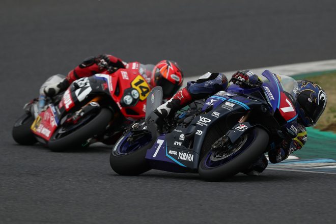 終盤にトップに浮上した中須賀克行（YAMAHA FACTORY RACING TEAM）／2021年全日本ロード第1戦もてぎ JSB1000 レース2
