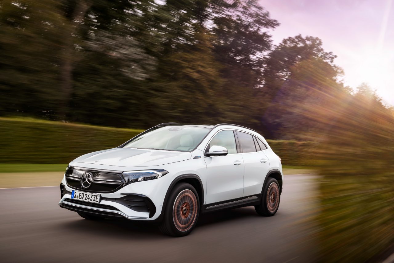 66.5kWhのリチウムイオンバッテリーを床下に搭載し、約190PSを発生するフロントのモーターを駆動する