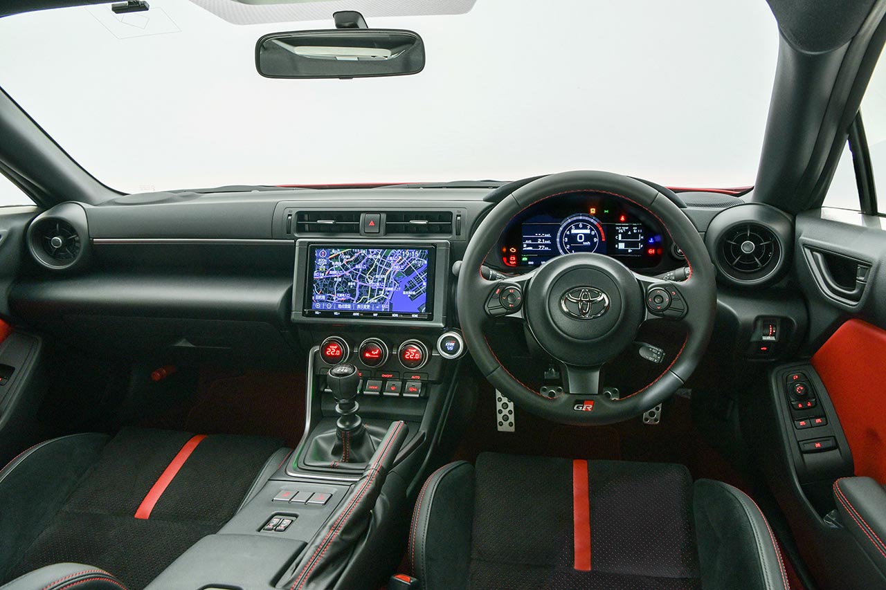 新型GR 86のコクピット