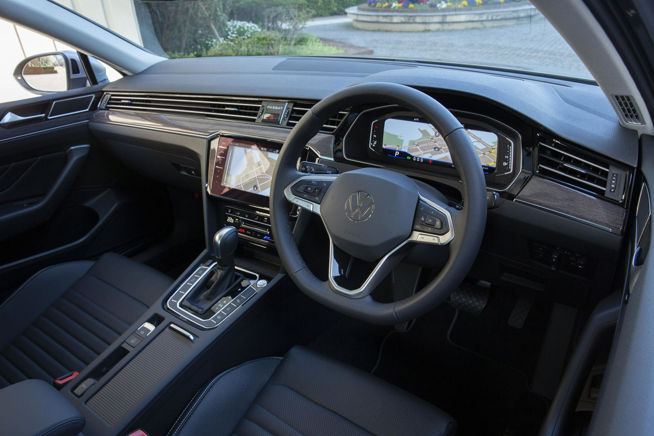 新型パサートのインテリア（インパネ周り）