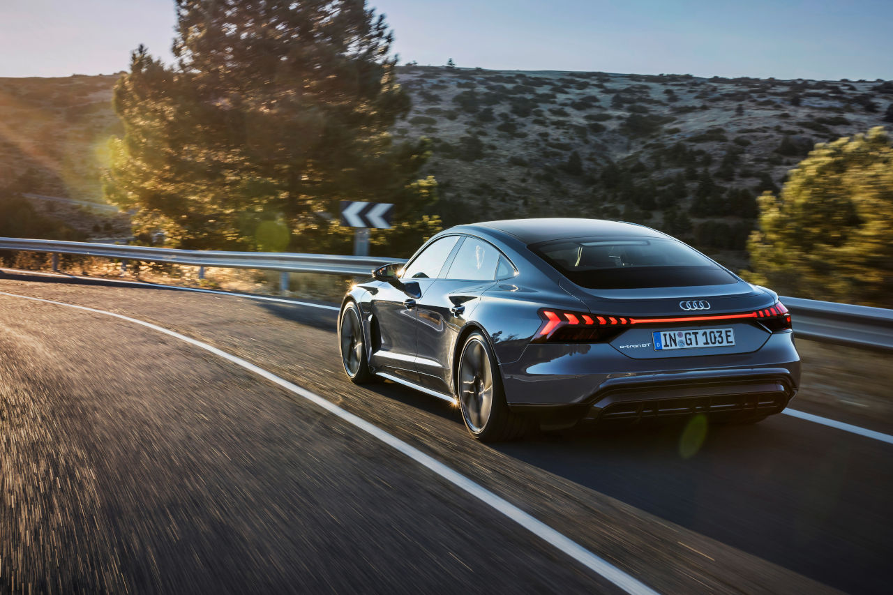 アウディe-tron GTクワトロの走行イメージ