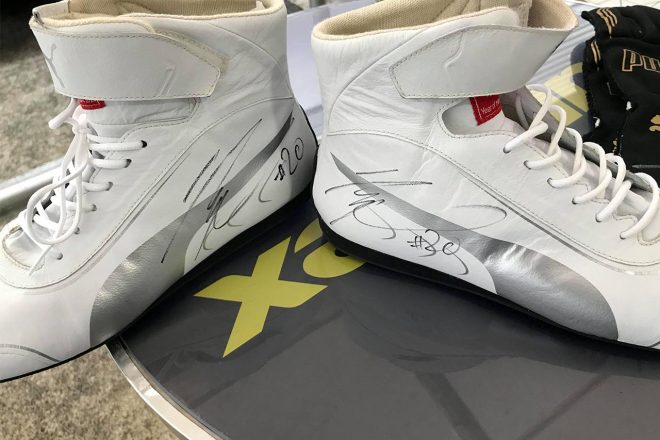 キャンペーン期間中15000円（税込）購入の方の中から抽選で、平川亮のサイン入りグローブ、シューズがそれぞれ1名様ずつにプレゼントされる。