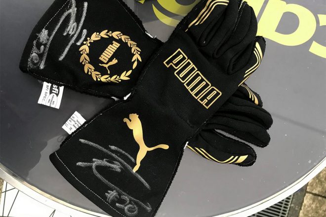 キャンペーン期間中15000円（税込）購入の方の中から抽選で、平川亮のサイン入りグローブ、シューズがそれぞれ1名様ずつにプレゼントされる。