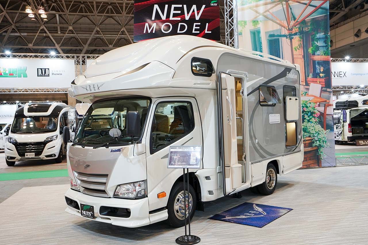 ナッツは全国に直営ディーラーを展開するキャンピングカーの大手ビルダー クレア には同社が長年培ってきた独自の製造技術やノウハウが注がれている 市販車情報 電化製品の対応力アップで移動オフィスを実現 最新キャンピングカーを紹介の画像 写真 22