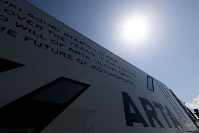 元F1ドライバーの鈴木亜久里が総監督を務めるARTAのトランポ