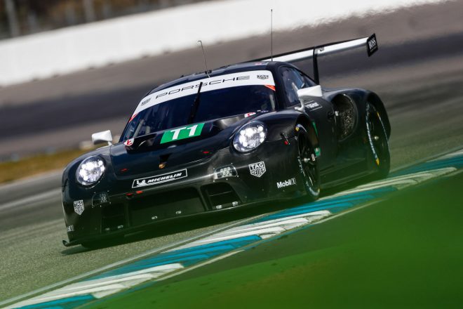 ホッケンハイムを走行するポルシェ911 RSR-19テストカー（T1）