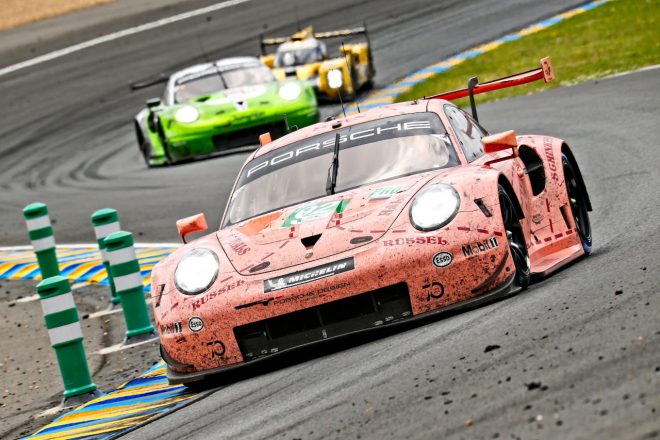 “ピンク・ピッグ”カラーに彩られたポルシェGTチームの92号車ポルシェ911 RSR。2018年のル・マン24時間で、LM-GTEプロクラス優勝を果たした。