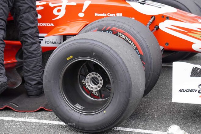 最近流行のタイヤ保温方法は第1戦富士でも見られた