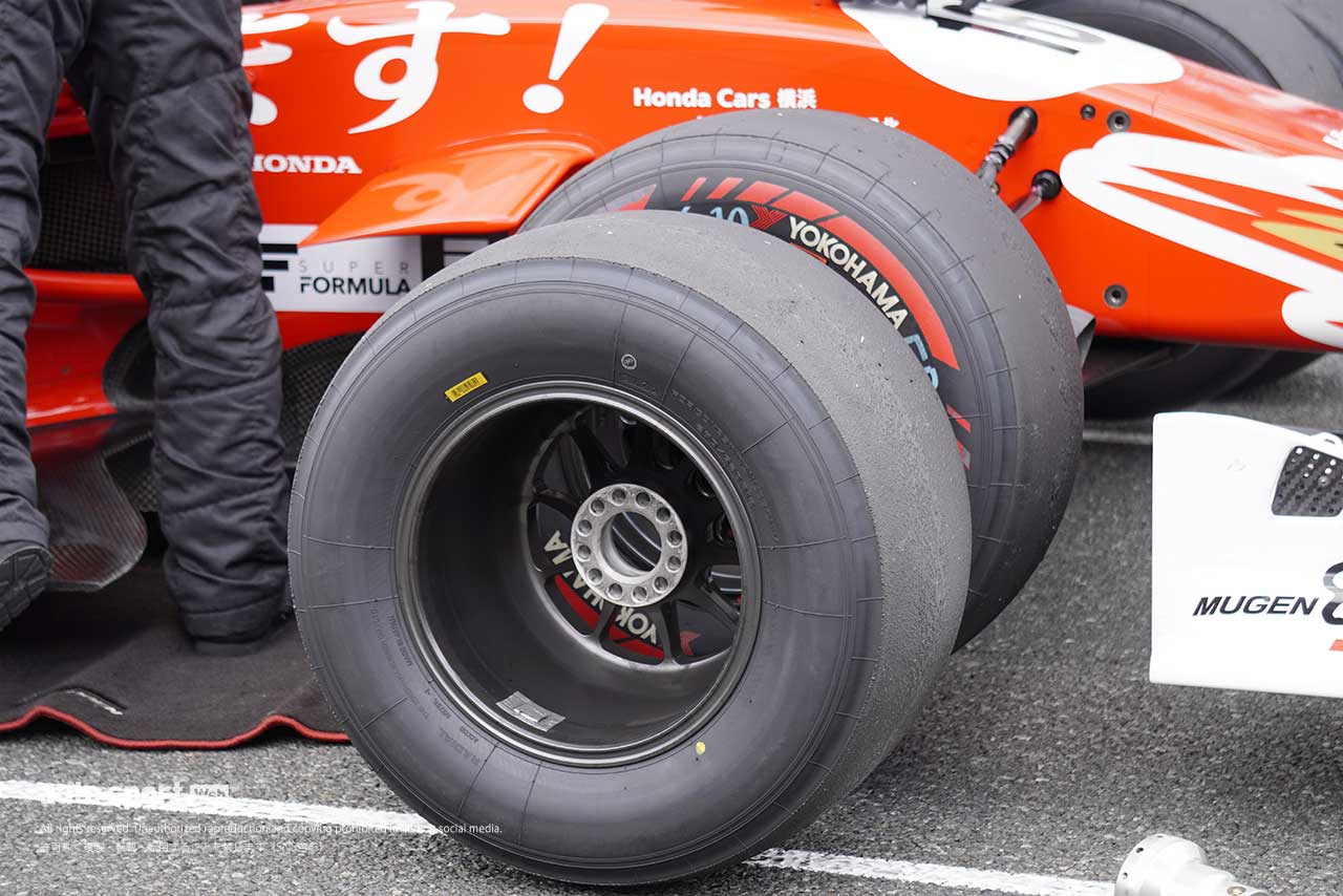 最近流行のタイヤ保温方法は第1戦富士でも見られた