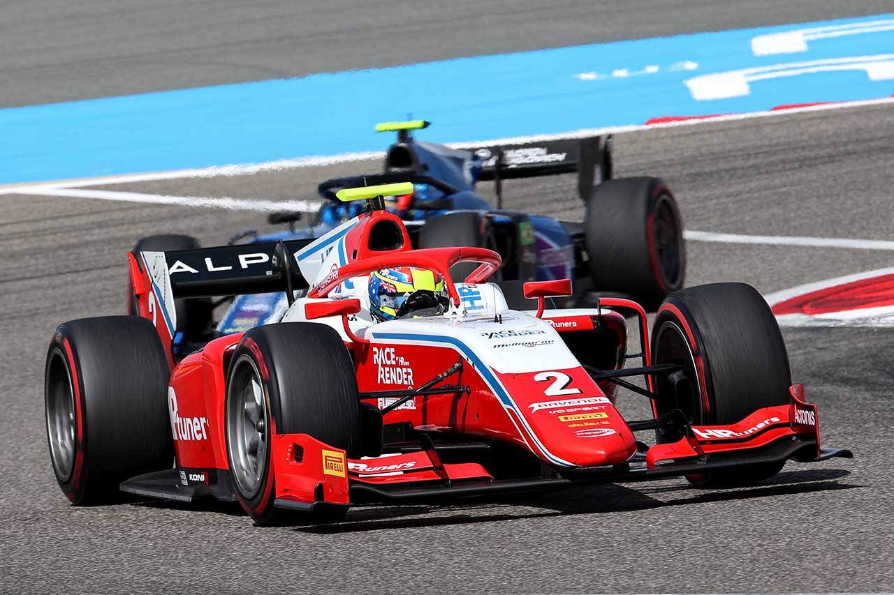 レース2を制したピアストリはオーストラリア出身の19歳。2017年にUAE-F4選手権で四輪デビューを飾ると、これまで英国F4などに参戦。2019年はFIA-F3にプレマから参戦すると、初年度ながらチャンピオンに輝いた