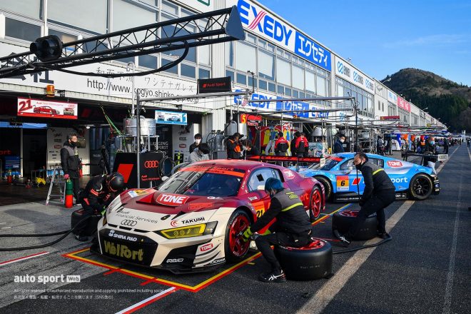 Hitotsuyama Audi R8 LMSとTeam LeMans Audi R8 LMS