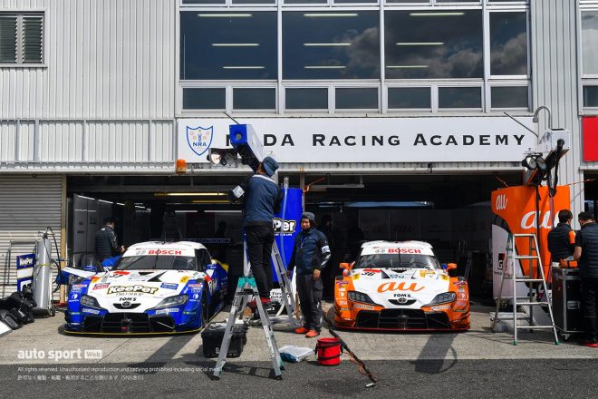 au TOM'S GR SupraとKeePer TOM'S GR Supra