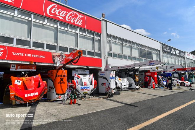 スーパーGT第1戦岡山の搬入日の岡山国際サーキットのピットレーン