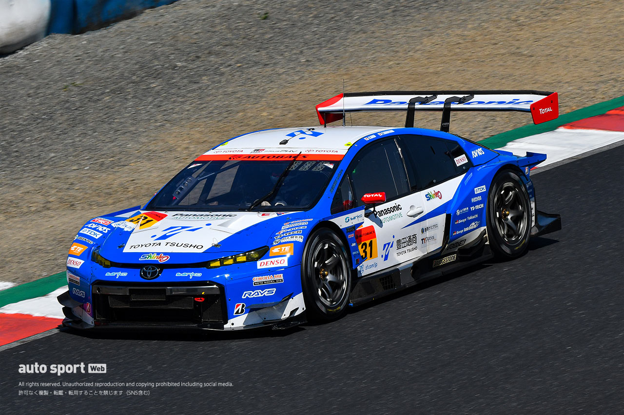 31　TOYOTA GR SPORT PRIUS PHV apr GT