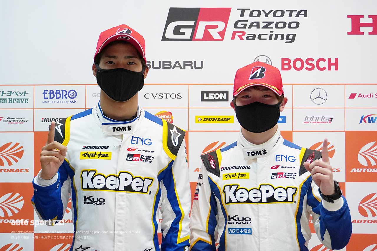 2021スーパーGT第1戦岡山　GT500クラスのポールポジションを獲得した平川亮と阪口晴南（KeePer TOM’S GR Supra）
