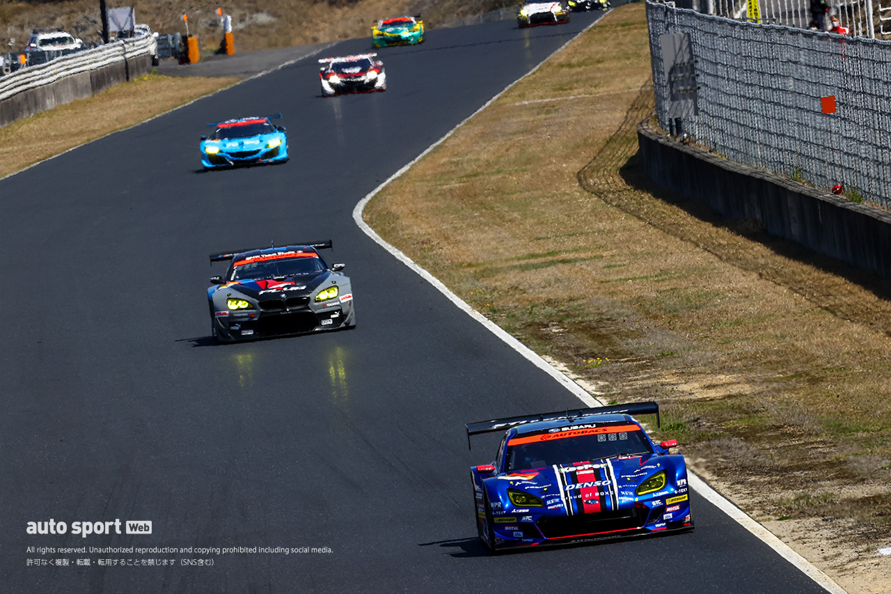 公式練習を走るSUBARU BRZ R&D SPORT