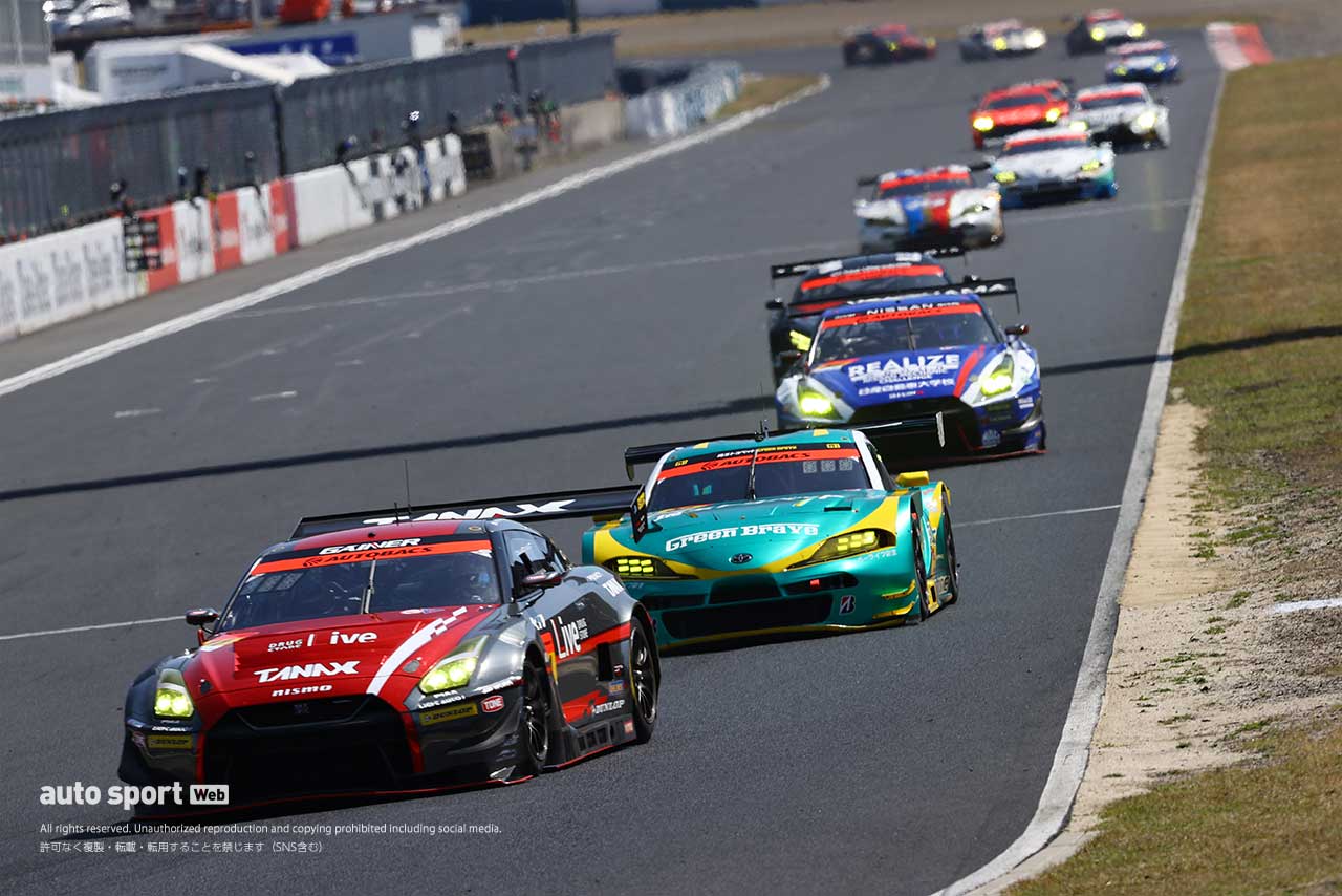 トップ4台は終始接近戦を繰り広げたが、SC導入で順位が入れ替わることに
