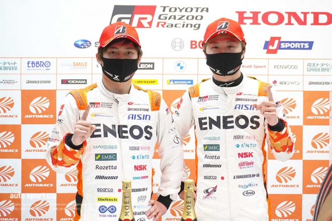 2021スーパーGT第1戦岡山　優勝を飾ったENEOS X PRIME GR Supraの大嶋和也と山下健太