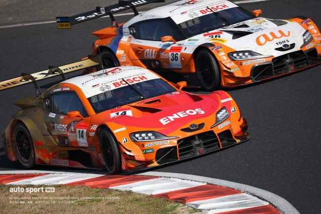 2021スーパーGT第1戦岡山　レース後半に繰り広げられたENEOS X PRIME GR Supra山下健太とau TOM’S GR Supra坪井翔のバトル