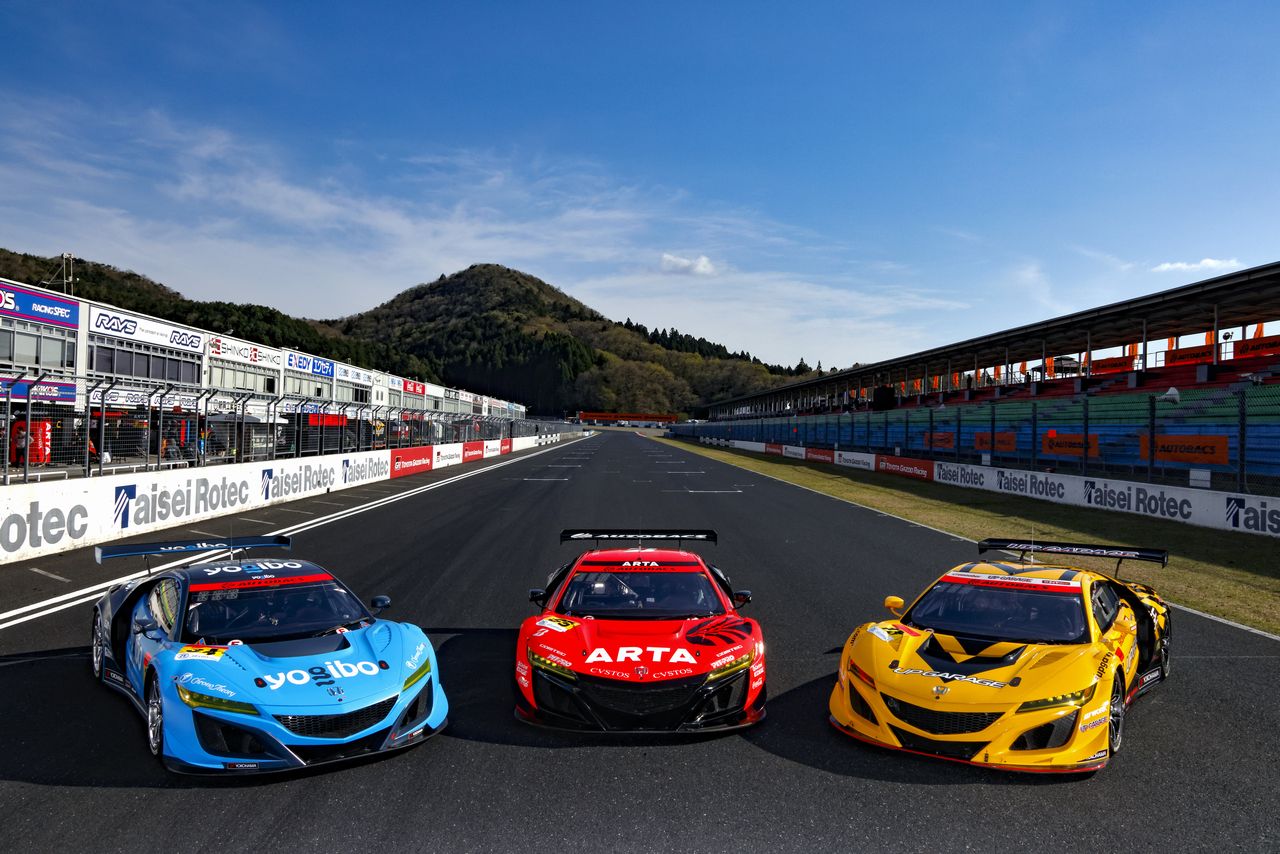 GT300クラスに参戦する3台のホンダNSX GT3