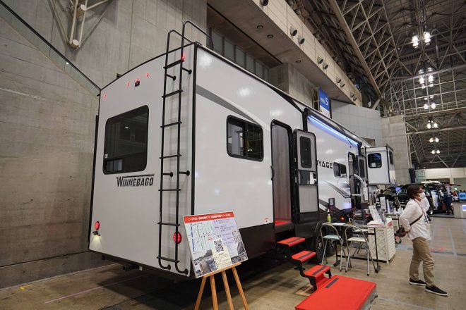 全長10mを超え、ボディの重量は5010kgと超ヘビー級。ヒッチウェイトは1160kgとなるため、牽引する車両はトレーラーヘッドが望ましいそうだ。