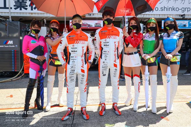 15Bピット 21　Audi Team Hitotsuyama 川端伸太朗／篠原拓朗 レーシングスーツ：フリーム