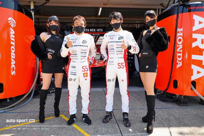 17Bピット 55　ARTA 高木真一／佐藤蓮 レーシングスーツ：スパルコ