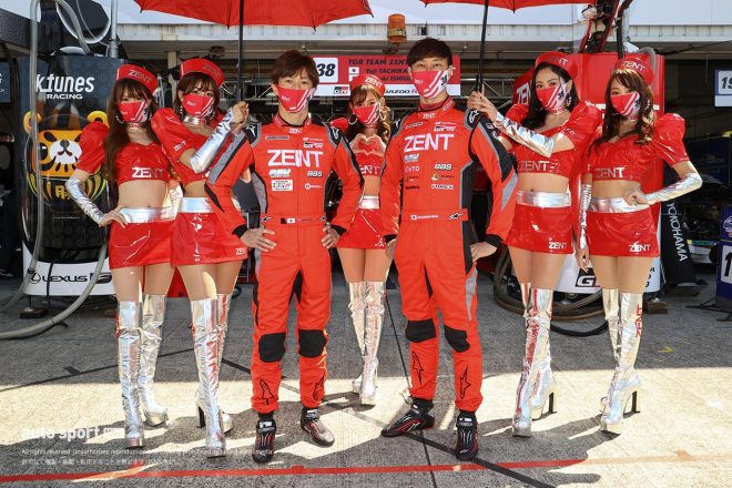 10Bピット 38　TGR TEAM ZENT CERUMO 立川祐路／石浦宏明 レーシングスーツ：アルパインスターズ