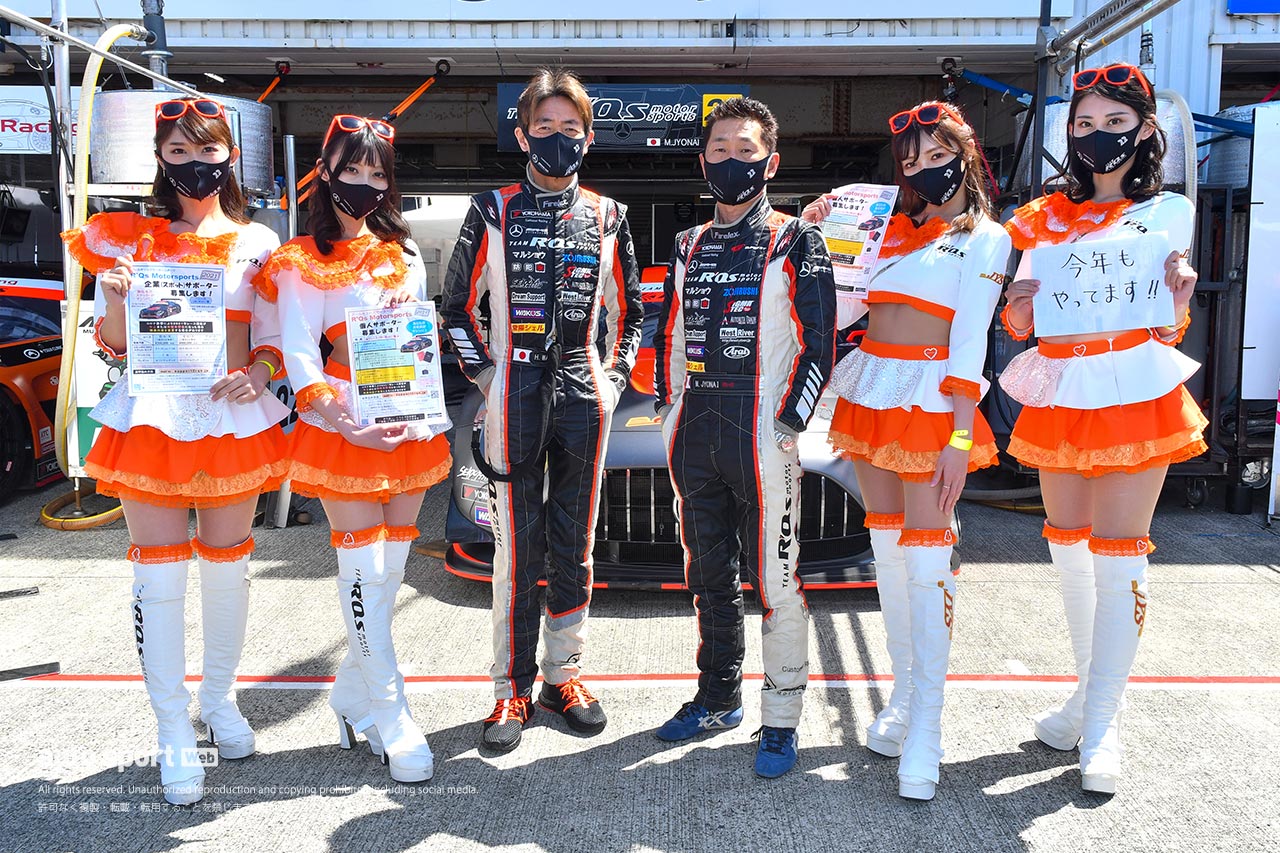 4Aピット 22　R’Qs MOTOR SPORTS 和田久／城内政樹 レーシングスーツ：グループエム