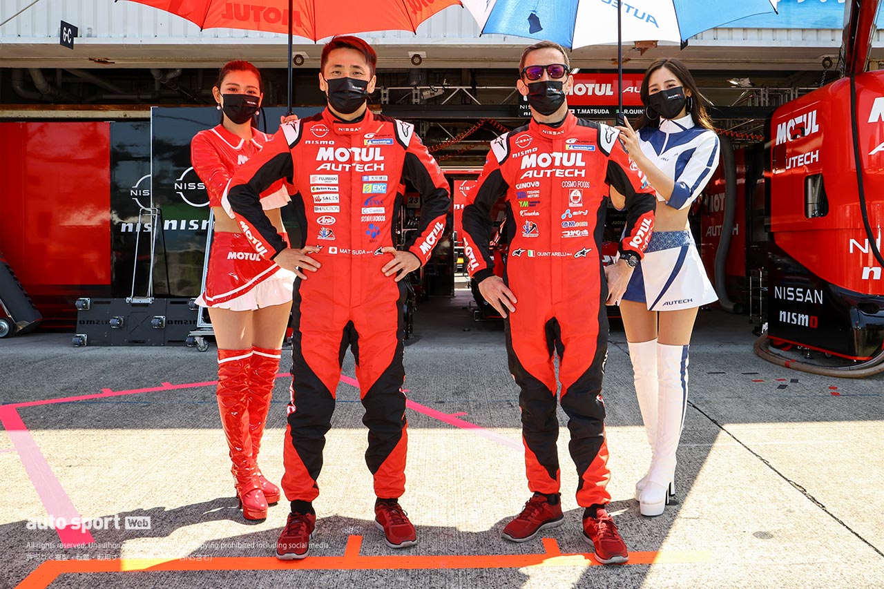 6Bピット 23　NISMO 松田次生／R.クインタレッリ レーシングスーツ：アルパインスターズ