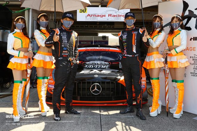 4Bピット 50　Arnage Racing 加納政樹／柳田真孝 レーシングスーツ：アルパインスターズ